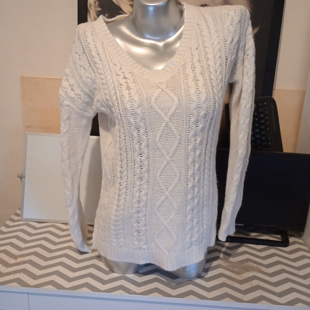 Faded Glory Cream V-Neck Cable Knit Sweater